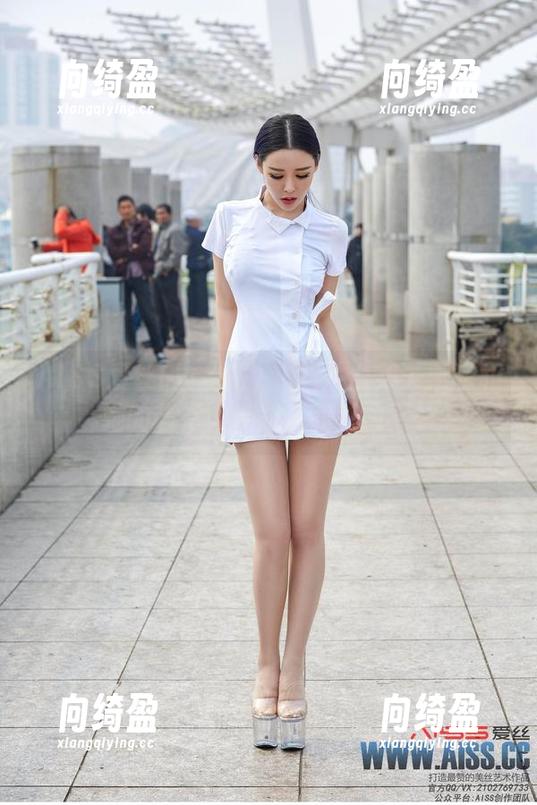 AISS爱丝(黄金版) - 图片合集：索菲和她的等待，像是在和时间对峙