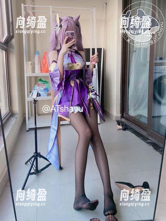 看AT鲨的原图，一场剧情就这样悄声展开了。