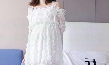 BoBoSocks袜啵啵 – 果果的裸足美图合集:黑色指甲油与沙发的绝妙碰撞