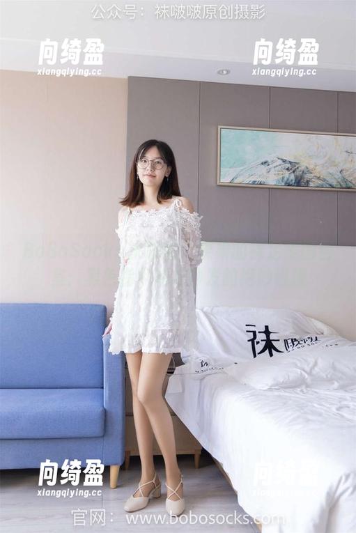 BoBoSocks袜啵啵-果果 BoBoSocks袜啵啵 - 果果的裸足美图合集:黑色指甲油与沙发的绝妙碰撞