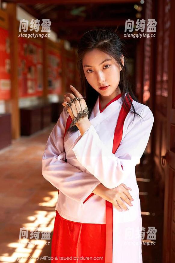 MiiTao蜜桃社 - 琉璃lily带来的在线皮衣美图，完全是“走路都得回头”的类型，难道我可以在街上当一回超模？