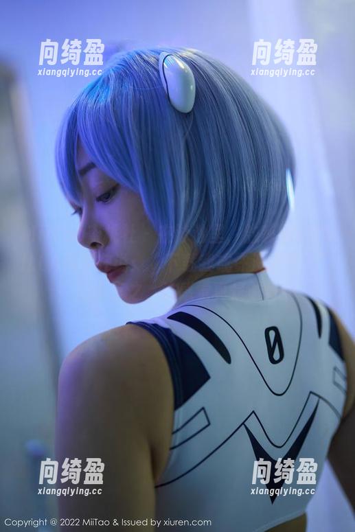 MiiTao蜜桃社-韵莉娜VANILLA MiiTao蜜桃社 - 在泳池里,韵莉娜VANILLA似乎在说:“下载我或许没问题~”;简而言之,这感觉真是贼好!
