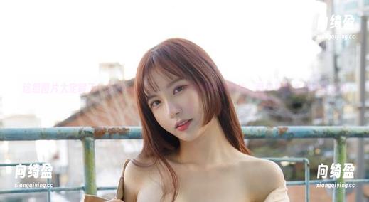 这组图片太定制了！Seoyool(서율)在白色海洋中游泳，而我默默在岸边捏着小熊软糖…