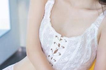 TGOD推女神 – 施忆佳翻滚在粉色云朵上:写真套图的另一种柔软