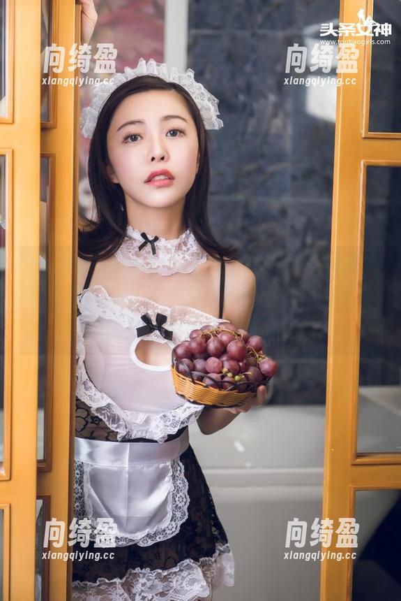 TouTiao头条女神 - JennyR展示的连衣裙套图，真以为走在红毯上，超级吸睛！我这什么也没有穿怎么办？