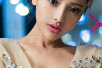 UGirls尤果网 – 齐贝贝御姐,很会玩儿定制,反正就是让人瞩目。