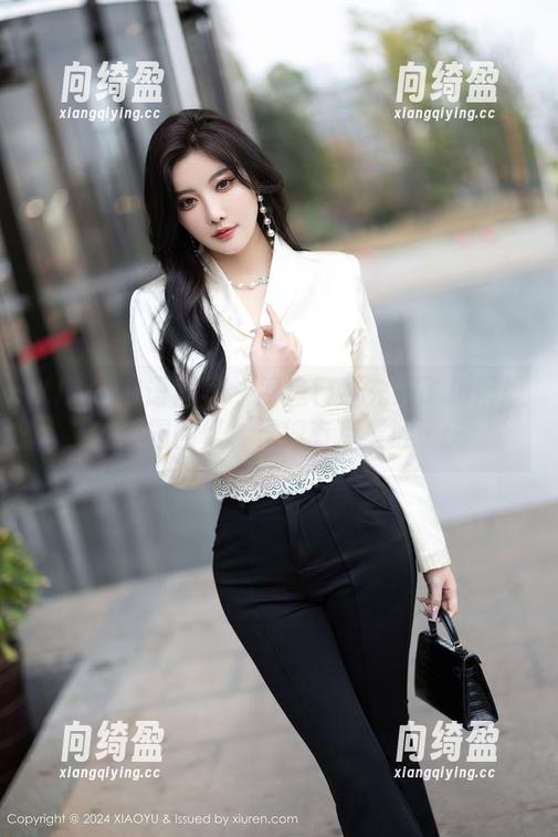 XIAOYU语画界-杨晨晨 XIAOYU语画界 - 网盘已经充满了杨晨晨的校园回忆,觉得有点羞涩……