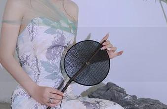 Xiuren秀人网 – 女孩的视角,卓君Jeanes在图里展现的酸甜苦辣让我很沉醉。