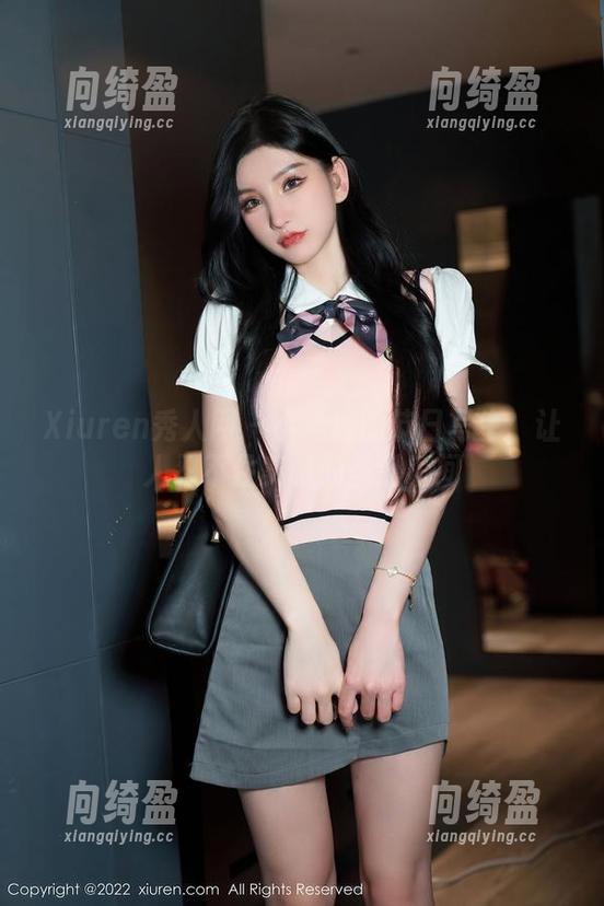 Xiuren秀人网-小逗逗 Xiuren秀人网 - 小逗逗的节日写生:让人忍不住卖萌的圣诞瞬间