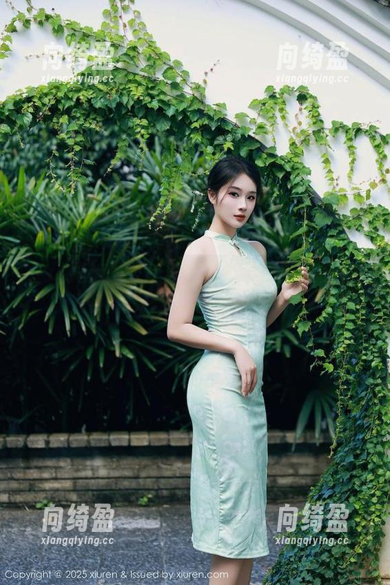 Xiuren秀人网 - 果儿victoria的夏日写真：让人目不转睛的福利，哈哈，真有意思