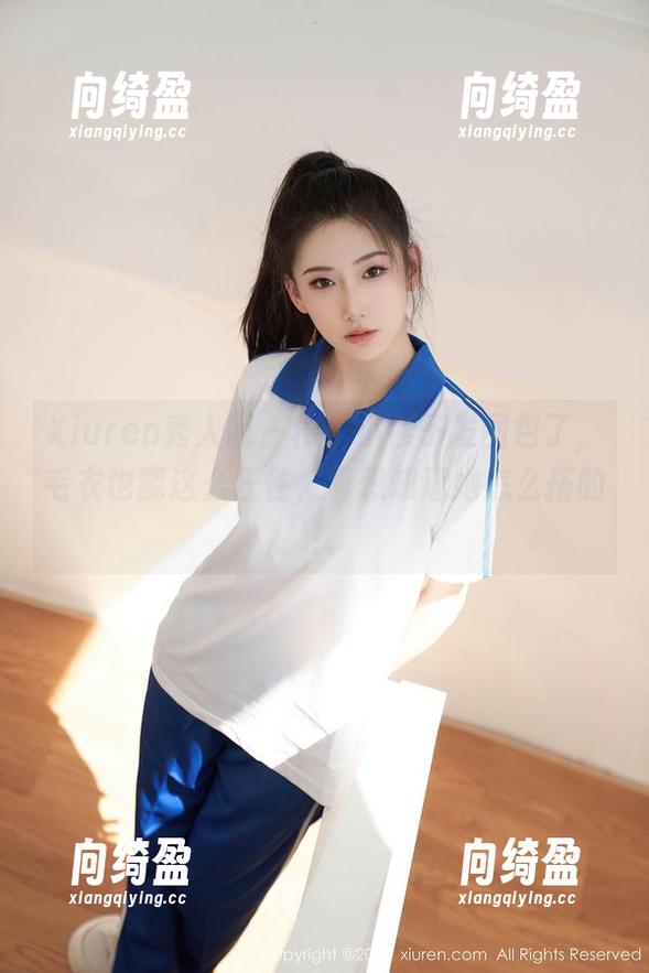 Xiuren秀人网 - 樱桃小犊子发图包了，毛衣也能这么任性，真想知道她怎么搭的！