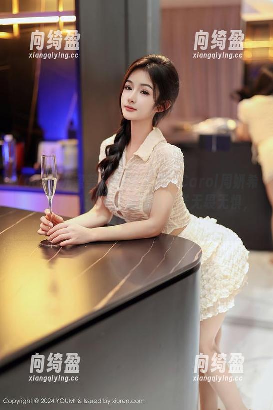 YouMi尤蜜荟-Carol周妍希 YouMi尤蜜荟 - 不求人设!Carol周妍希的户外套图:无圣光就是这样无畏无惧,随性而来。