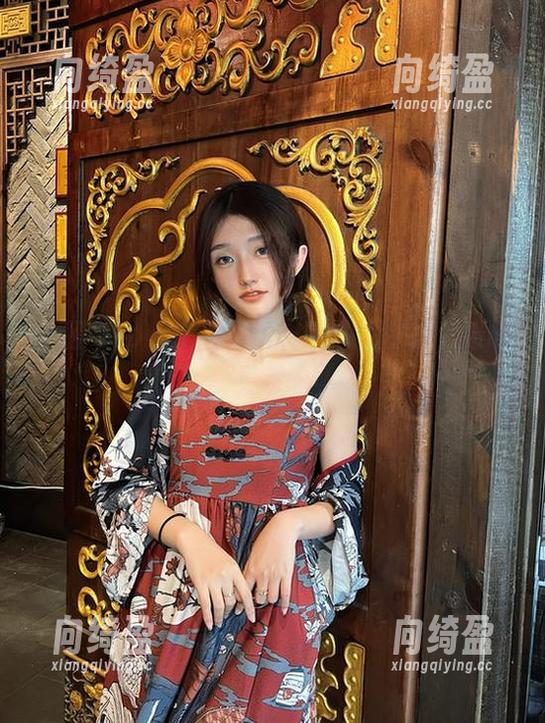 礼服与roroki骷髅姬：美图大作战，看谁更惹眼