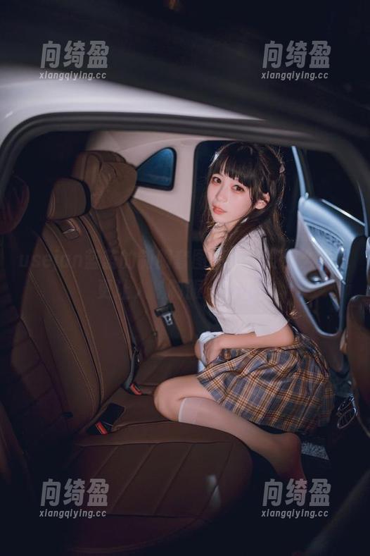 usejan蓝蓝 usejan蓝蓝的制服套图精选:没什么比这更让人‘制服’的了!