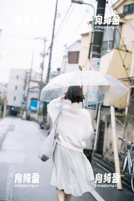 けん研的皮衣写真，有一丢丢电影感，但选角可真需要点功夫….倒不如拍合影？