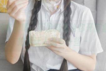 透明的套图吧,不呆猫来给你开盲盒,私拍就让人想多一些~