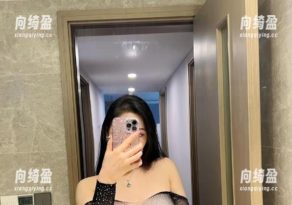 微密圈 - 这种奶牛女仆合集，不爱笑的赛琳你是怎么想到的？绝了！
