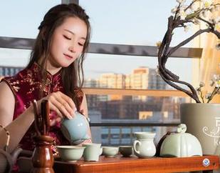 克拉女神 – 突然发现,孟君在黑丝图包里藏了什么…等一下是个陷阱吗?