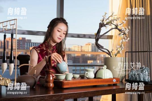 克拉女神 - 突然发现，孟君在黑丝图包里藏了什么…等一下是个陷阱吗？