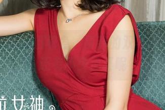 克拉女神 – 别着急,慕菲的双马尾图包里还有不少惊喜呢