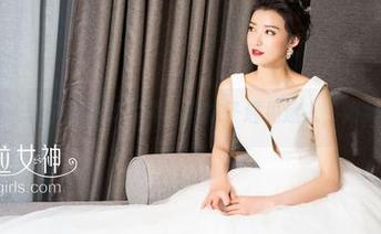 克拉女神 – 璇子的最新写真:当袜子遇见迷人,如此反差萌?
