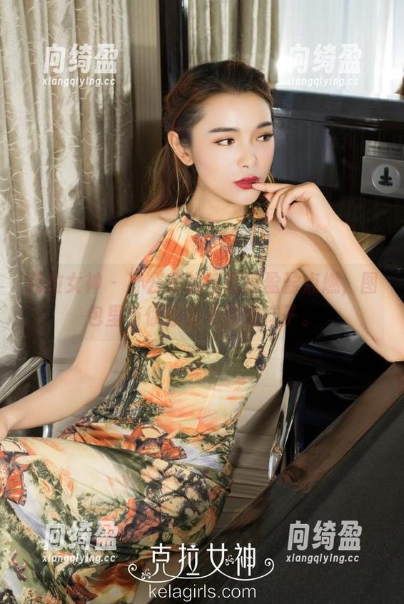 克拉女神 - 办公室的气氛被盈盈点燃，图包里有你想象不到的样子。