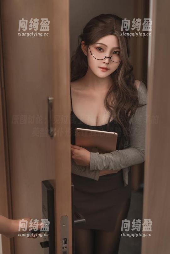夏夏子 原图讨论:见过武士下厨房吗?夏夏子的美翻女仆形象让我心里踏实了