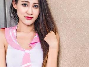 头条女神 – 就这图里的睡衣?小小的诱惑啊,阿依努尔瓦娅真会选择。