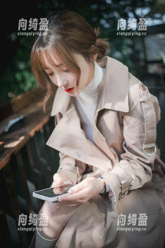 孙乐乐(손예은)最新资源：做个护士不容易，她手里的注射器也在打趣！