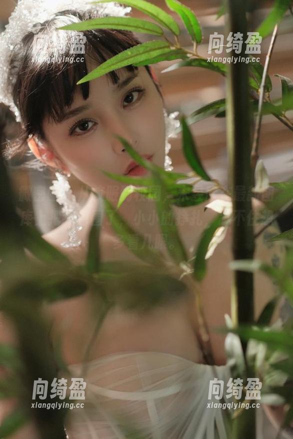 宋昱欣 微密圈 - 从校服到校园,宋昱欣在最新图库上把我包围了,小小的挣扎,忍不住想多看几眼。