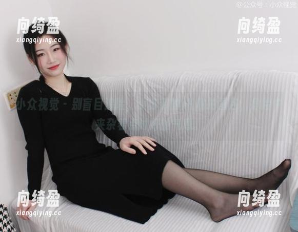 小众视觉 - 别盲目追险，小苏菲的JK私拍图包，危险中夹杂着点讨好的气息。