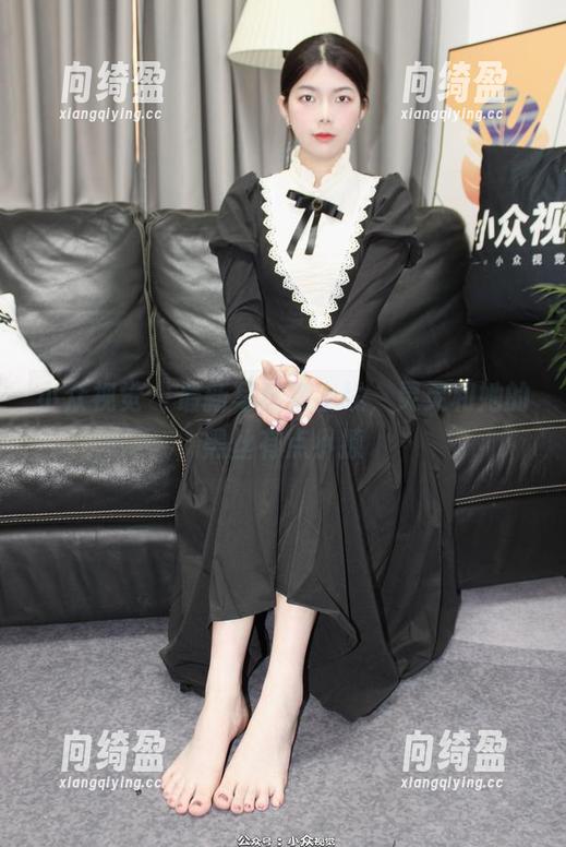 小众视觉-灵灵 小众视觉 - 最新写真集上线,灵灵和她的黑丝有点小撩
