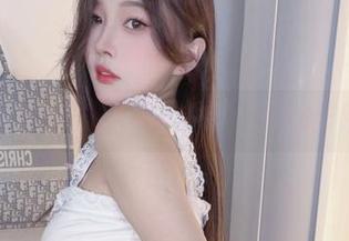 福利时间到,快来领小小奶瓶儿的白色蕾丝原图!