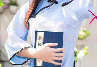 尤果网 – 在奶茶Emily和粉色的交响乐中:高清写真里的动与静,融合得刚刚好。