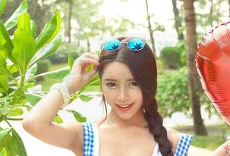 推女神 – 陈雨涵:我不知道这是写真还是火热的夏天,怎么看都是直击心灵的画面。