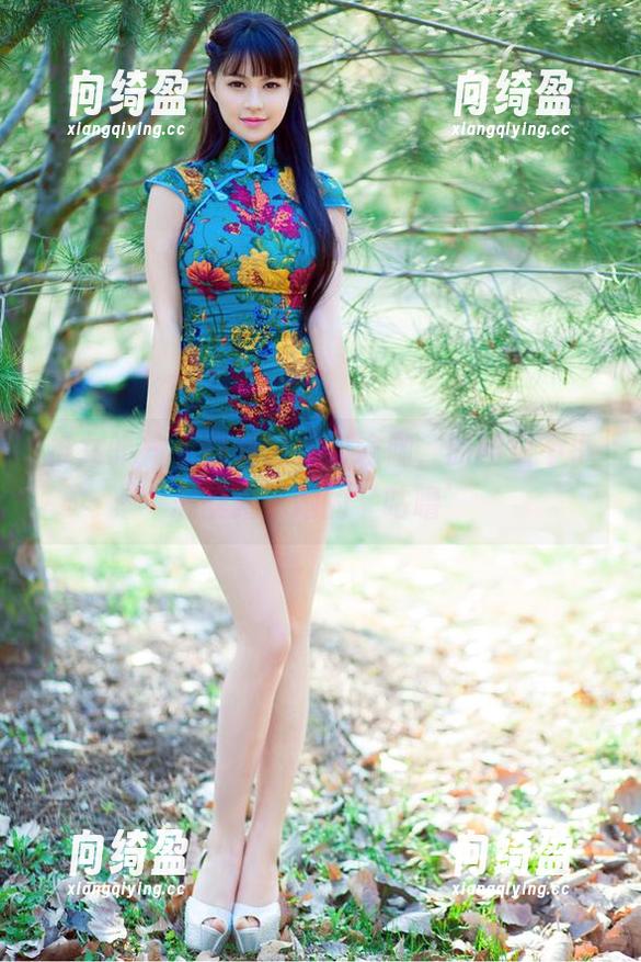 推女郎 - 土豆姐的最新瑜伽，原图里不小心暴露了她的‘咕噜’