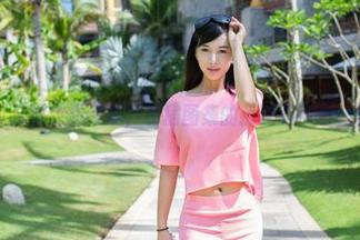 推女郎 – 从皮衣看谭冰，私房图集的叛逆和乖巧，真的吗？