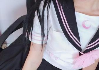 内衣照片新鲜出炉,摇摇乐yoyo的选择就像调色板,各种搭配…