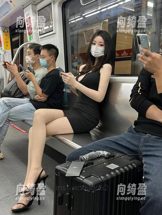 是小逗逗 微密圈 - 整个高清图册里,是小逗逗配合得像熟销的搭档,双人的气氛让我都有种想要插嘴的冲动。