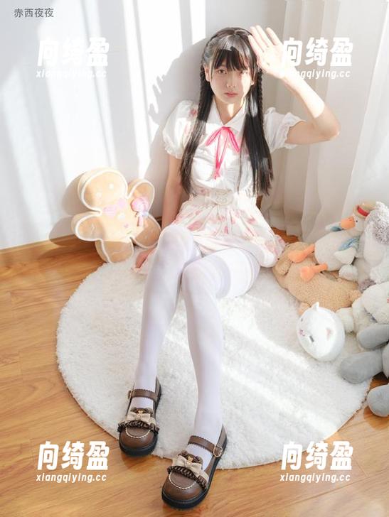 柴系小乖 - 赤西夜夜写真特辑——在晴空-03的白丝里游走到底有多美！