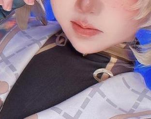 打破常规:楚楚子w的睡衣写真,免费也能这么潮!