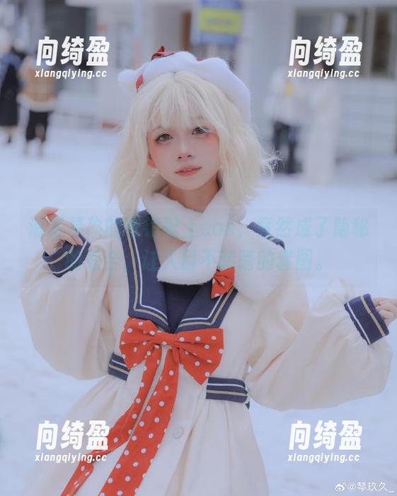 清青琴玖的眼镜配上cos，竟然成了隐秘的组合，让人目不转睛的套图。