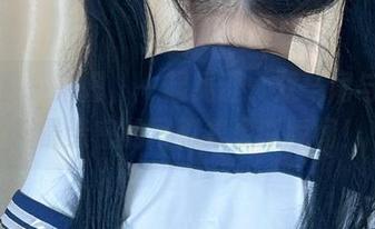 微密圈 – 来吧，一起见证：双马尾与猪饲料最亲密的写真集更新瞬间！