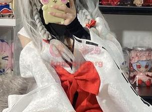 白栎Shirly在泳池中的美图,让我突然觉得水下的鱼儿也很有气场。