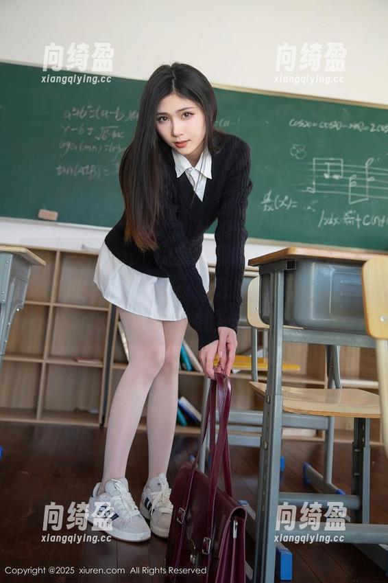 秀人网 - sophie余冰最新美图，女仆变身，我内心的撕裂：到底是想深度互动，还是只是眼前的一碗汤？