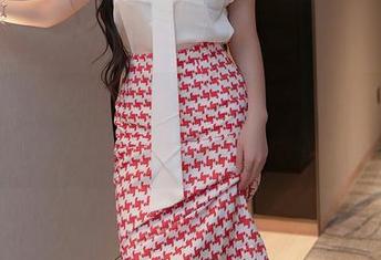 秀人网 – 追寻和服的光影——凯竹·廿十的写真与图包,随意走动的小确幸
