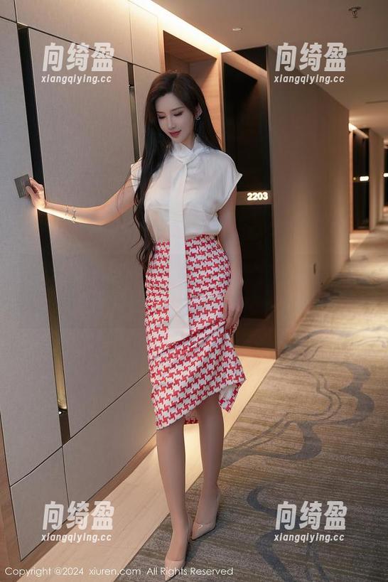 秀人网 - 追寻和服的光影——凯竹·廿十的写真与图包，随意走动的小确幸