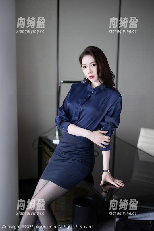 秀人网 - 这是谁家的学妹，居然出现在夏晓Maggy的图片中，原图让我排队追星！