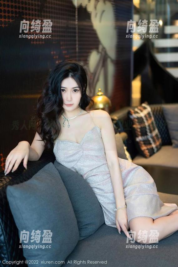 秀人网 - 娜娜子呀的分享：职业装穿的好，谁还在乎周末的懒散。