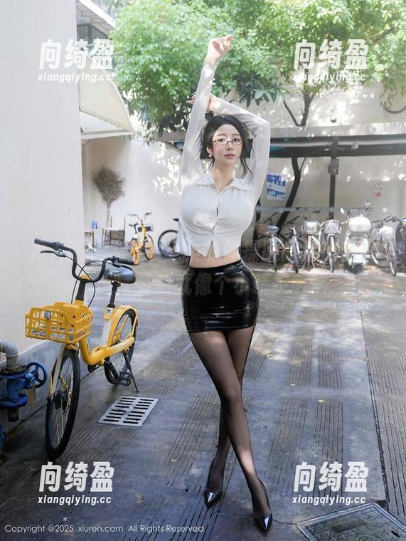 秀人网 - 高能！媃柔的体操服高清出击，摆姿势就像个小精灵